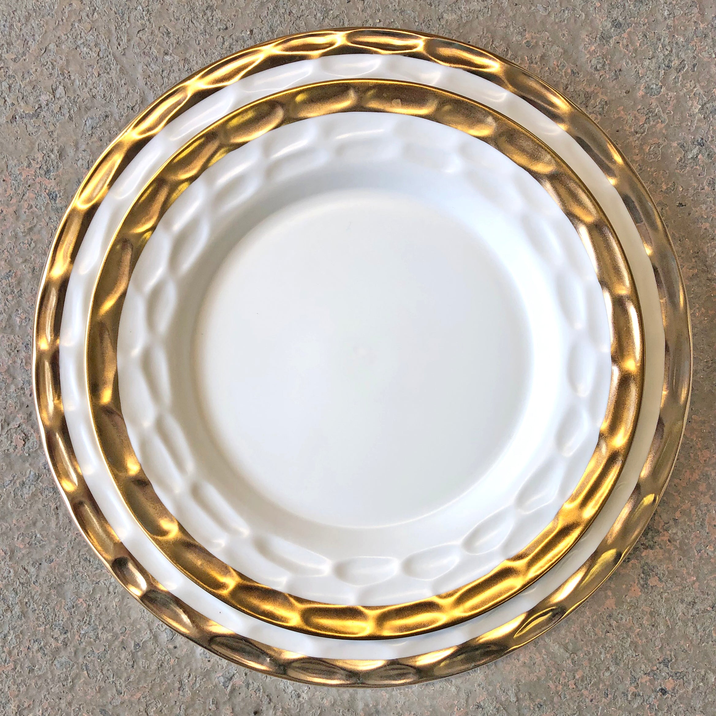 Michael wainwright gold rimmed good dinner plate